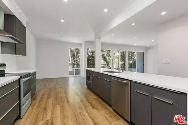 Los Angeles, CA 90049,12320 MONTANA AVE #201