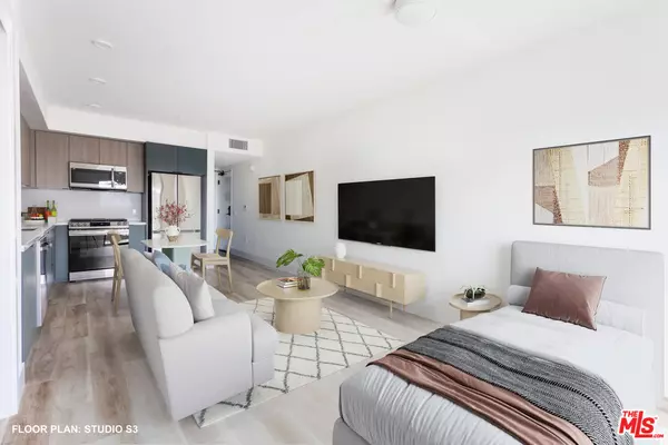 West Hollywood, CA 90046,7617 Santa Monica Blvd #203