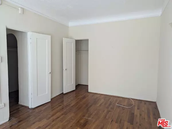 Los Angeles, CA 90036,657 S COCHRAN AVE