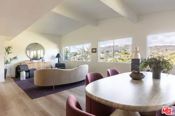 Los Angeles, CA 90068,5661 Spreading Oak Dr