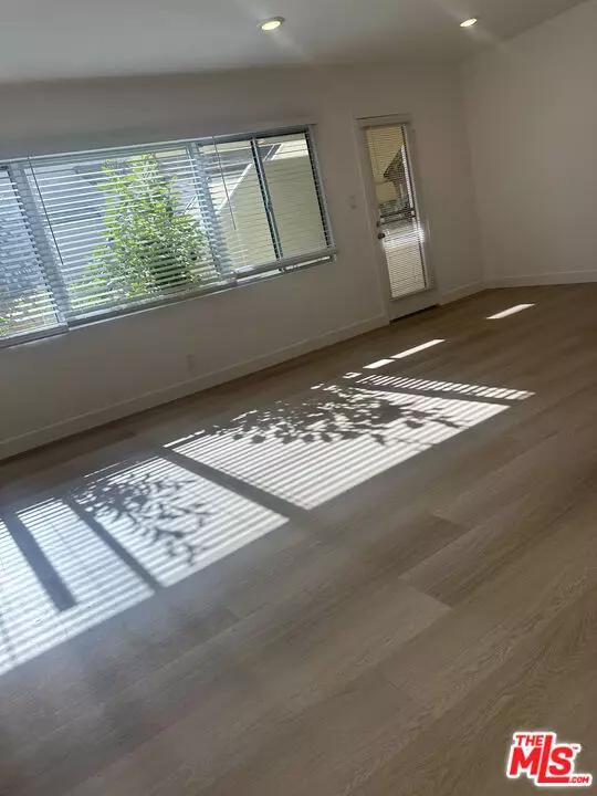 Beverly Hills, CA 90211,228 S Doheny Dr #4