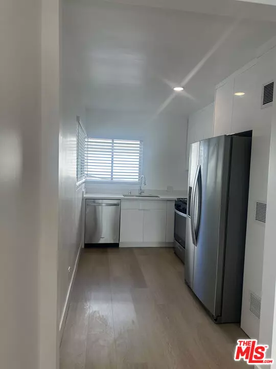 Beverly Hills, CA 90211,228 S Doheny Dr #6