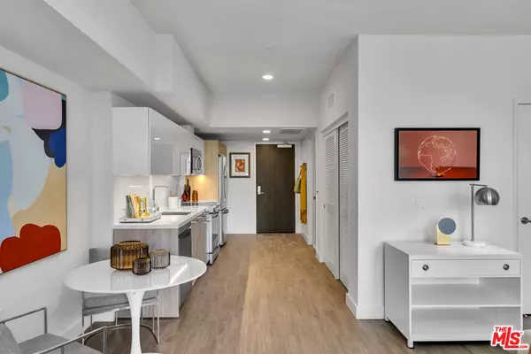 Los Angeles, CA 90005,2801 Sunset PL #154