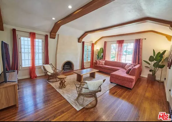 Los Angeles, CA 90024,1522 Pandora Ave