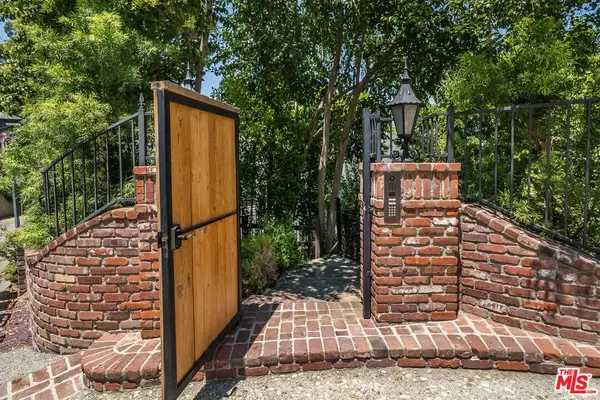 Sherman Oaks, CA 91423,3940 Davana Rd