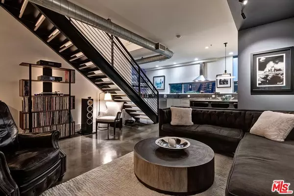 1137 Hacienda Pl #104, West Hollywood, CA 90069