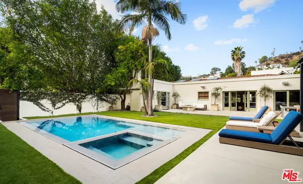 9155 Warbler Pl, West Hollywood, CA 90069