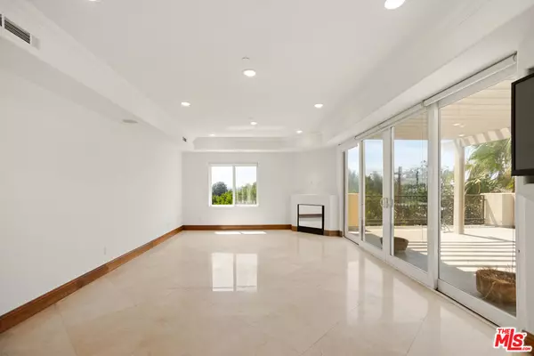 1836 Parnell Ave #401, Los Angeles, CA 90025