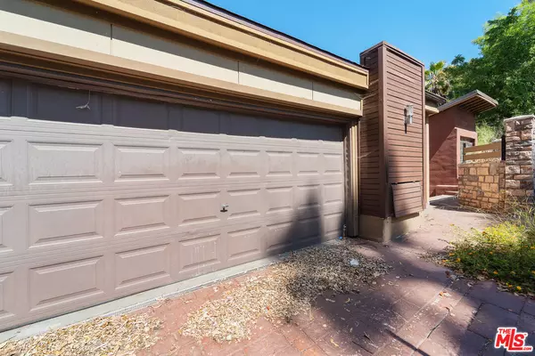 Los Angeles, CA 90049,837 Linda Flora Dr