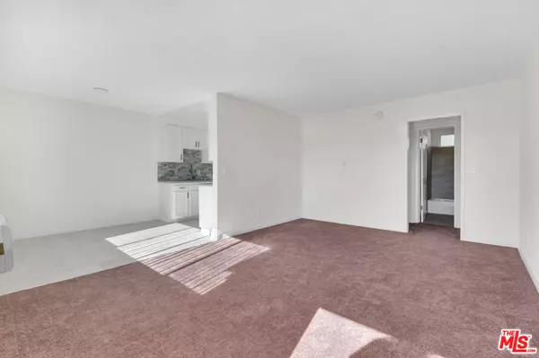 7228 Allott Ave #6, Van Nuys, CA 91405