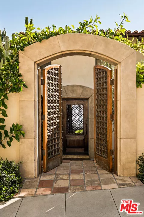 Los Angeles, CA 90068,7020 La Presa Dr