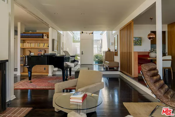 Los Angeles, CA 90049,1340 N Tigertail Rd