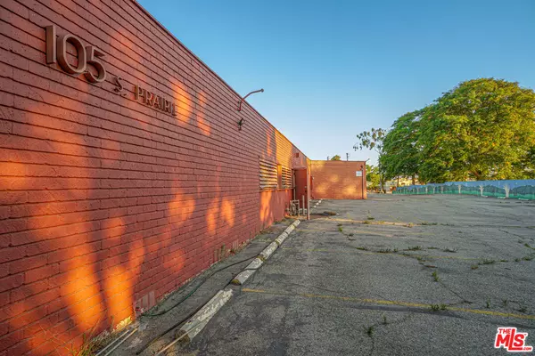 Inglewood, CA 90301,105 S Prairie Ave