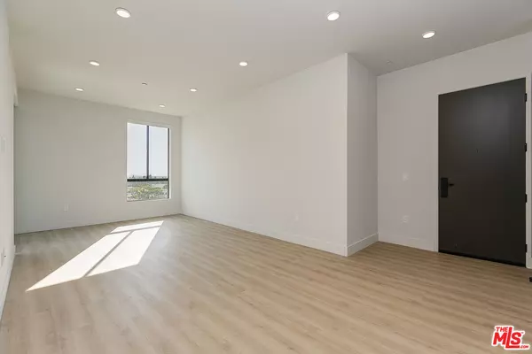 Culver City, CA 90232,3833 Dunn #PH8