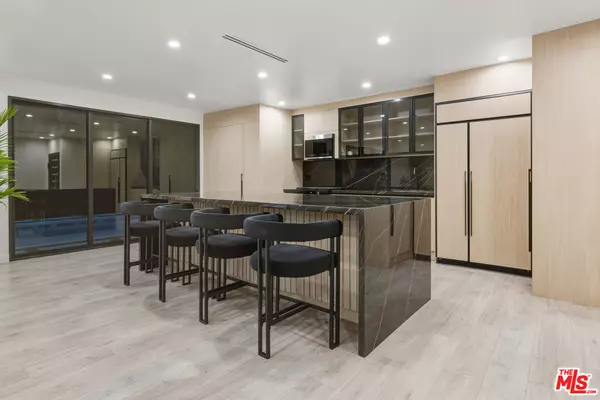 Lake Balboa, CA 91406,16823 Valerio St