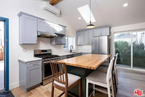 Lake Balboa, CA 91406,6461 Whitman Ave