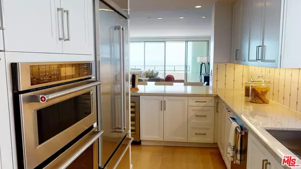 Santa Monica, CA 90401,1221 W OCEAN AVE #1701