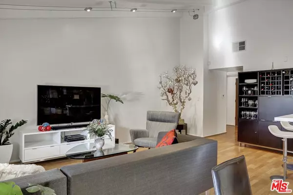 Los Angeles, CA 90068,2700 E Cahuenga Blvd #1301