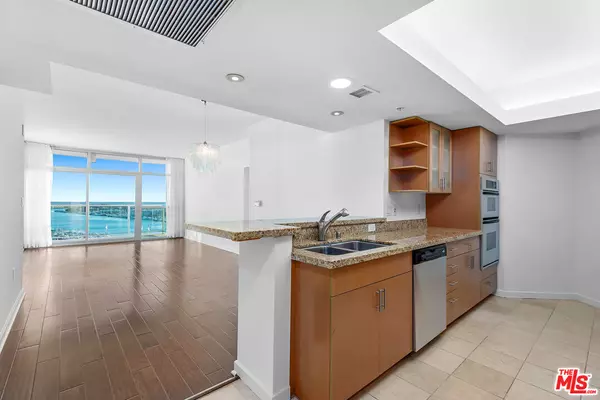 Marina Del Rey, CA 90292,13700 Marina Pointe Dr #1604