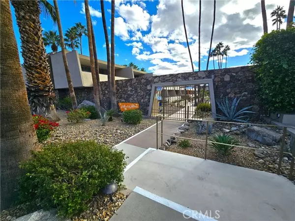 197 W Via Lola #17, Palm Springs, CA 92262