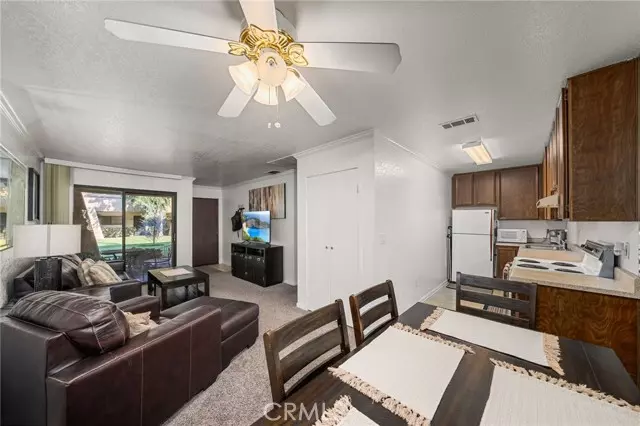 2801 N Los Felices CIR #D104, Palm Springs, CA 92262