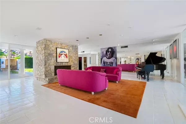 Palm Springs, CA 92262,466 Camino Sur