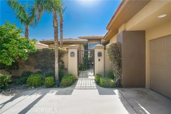 727 Arrowhead DR, Palm Desert, CA 92211