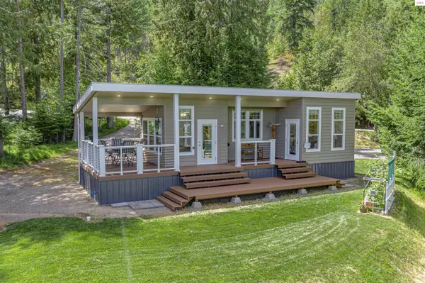 773 W Garfield Bay Rd, Sagle, ID 83860