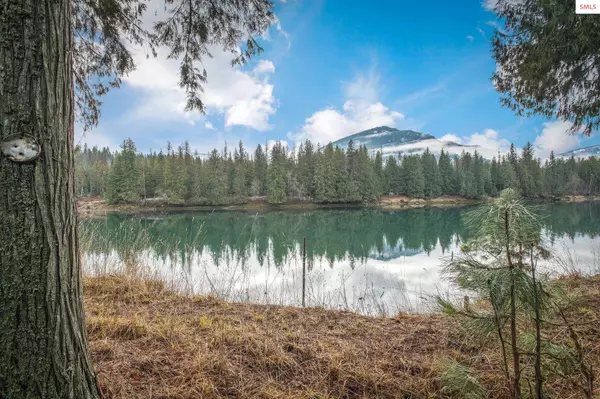 14 W River Dr, Clark Fork, ID 83811