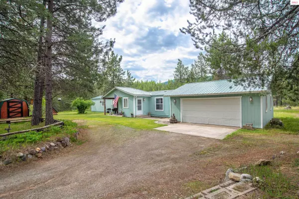 1424 Blanchard Cutoff Rd., Blanchard, ID 83804