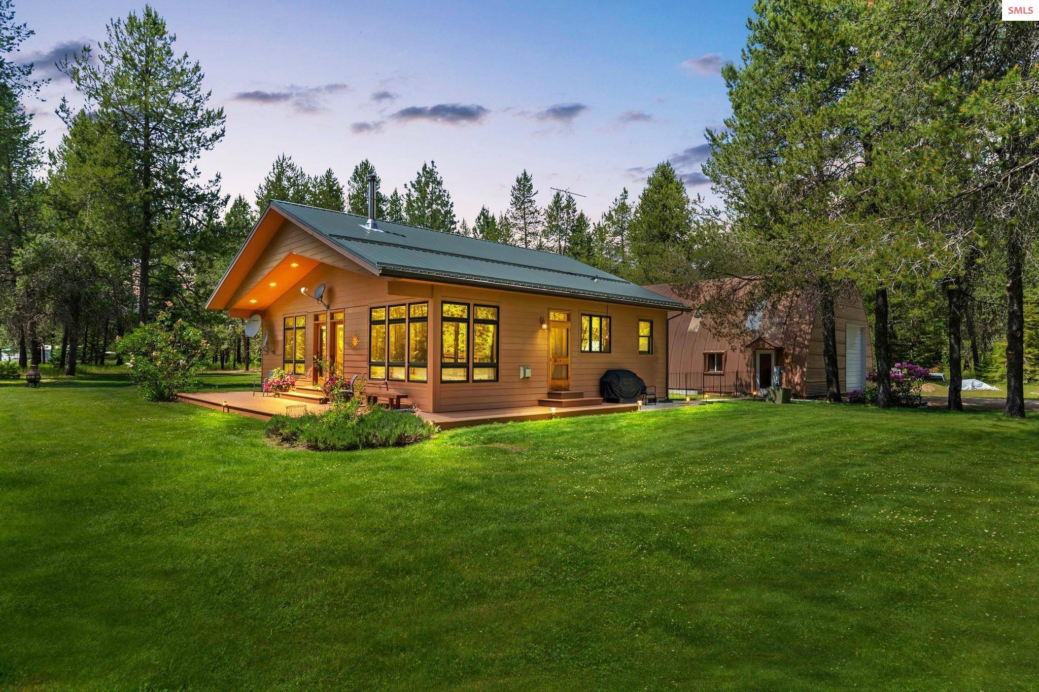9307 Lakeshore Dr, Sagle, ID 83860