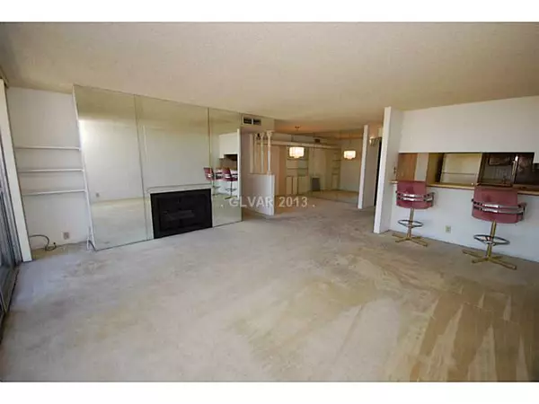 Las Vegas, NV 89169,725 N ROYAL CREST #255