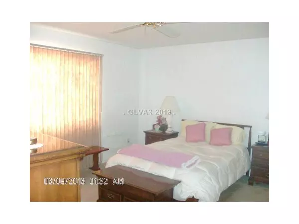 Las Vegas, NV 89108,5425 GENEIVE Lane #101