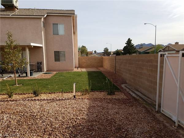 824 Crabapple Drive,  Henderson,  NV 89002