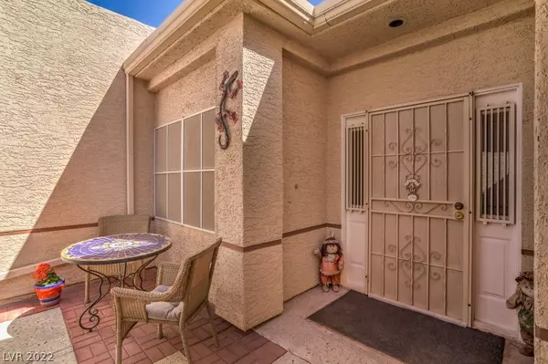 Las Vegas, NV 89107,5321 Swallowtail Court