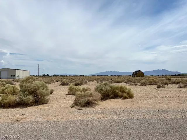 321 E Bluebird Avenue, Pahrump, NV 89060