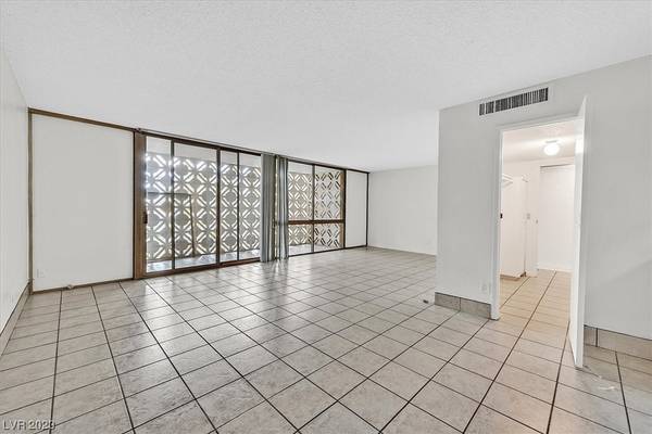 205 E Harmon Avenue #112, Las Vegas, NV 89169