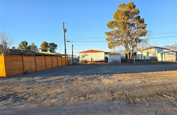 100 W Zapata Drive, Pahrump, NV 89048