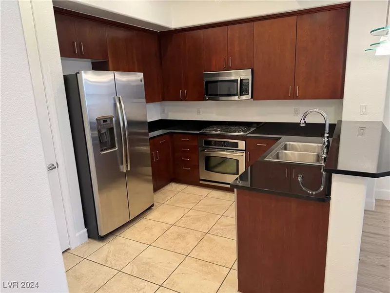 38 SERENE Avenue #234, Las Vegas, NV 89123