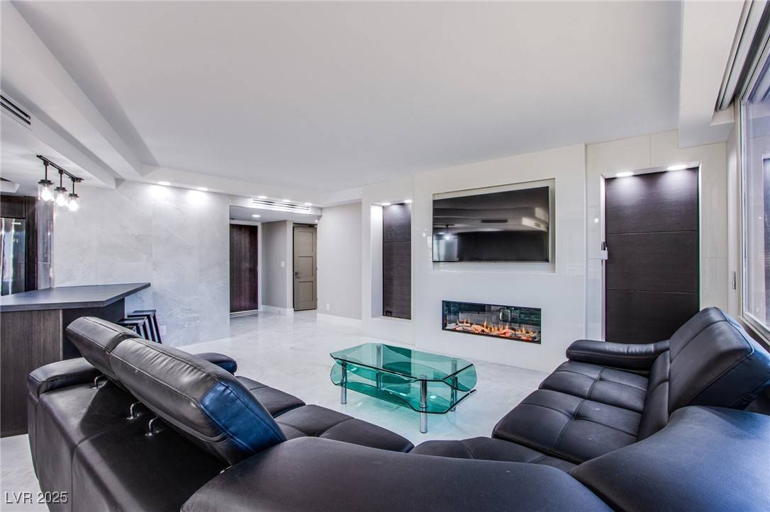 205 E Harmon Avenue #1012, Las Vegas, NV 89169