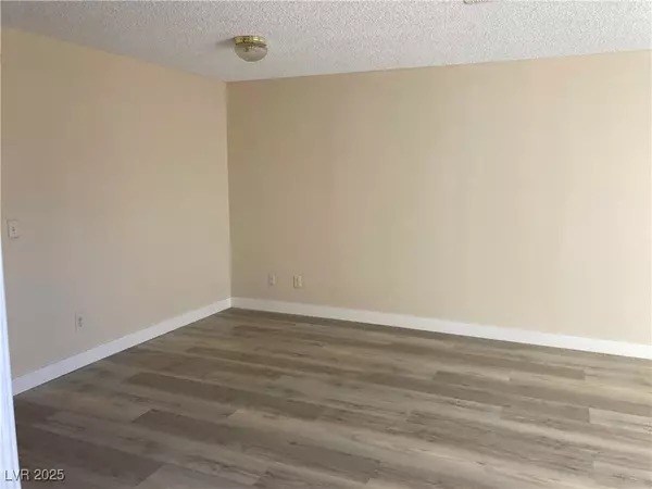 Las Vegas, NV 89119,6881 Tamarus Street #102