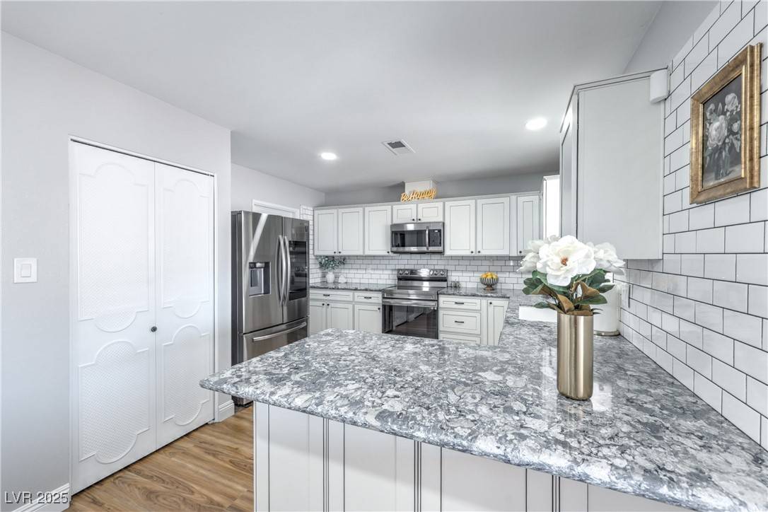 6920 Singing Dunes Lane, Las Vegas, NV 89145