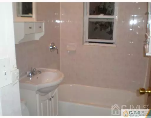 25 Bender AVE, Iselin, NJ 08830