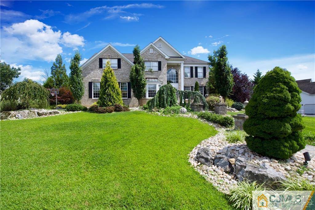 17 Saddle CT, Monroe, NJ 08831