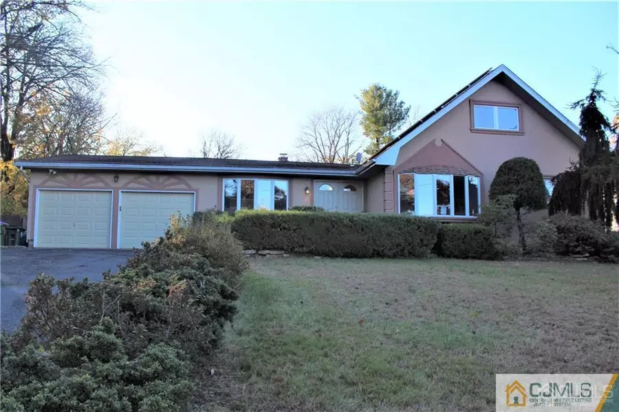 7 Willow DR, Edison, NJ 08820