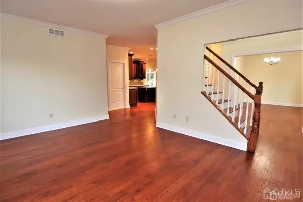 South Brunswick, NJ 08852,7 SARAH CT