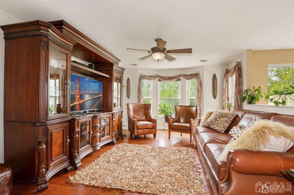 273 N PINELLI DR, Piscataway, NJ 08854