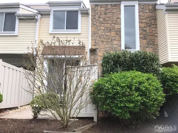 1086 Schmidt LN, North Brunswick, NJ 08902