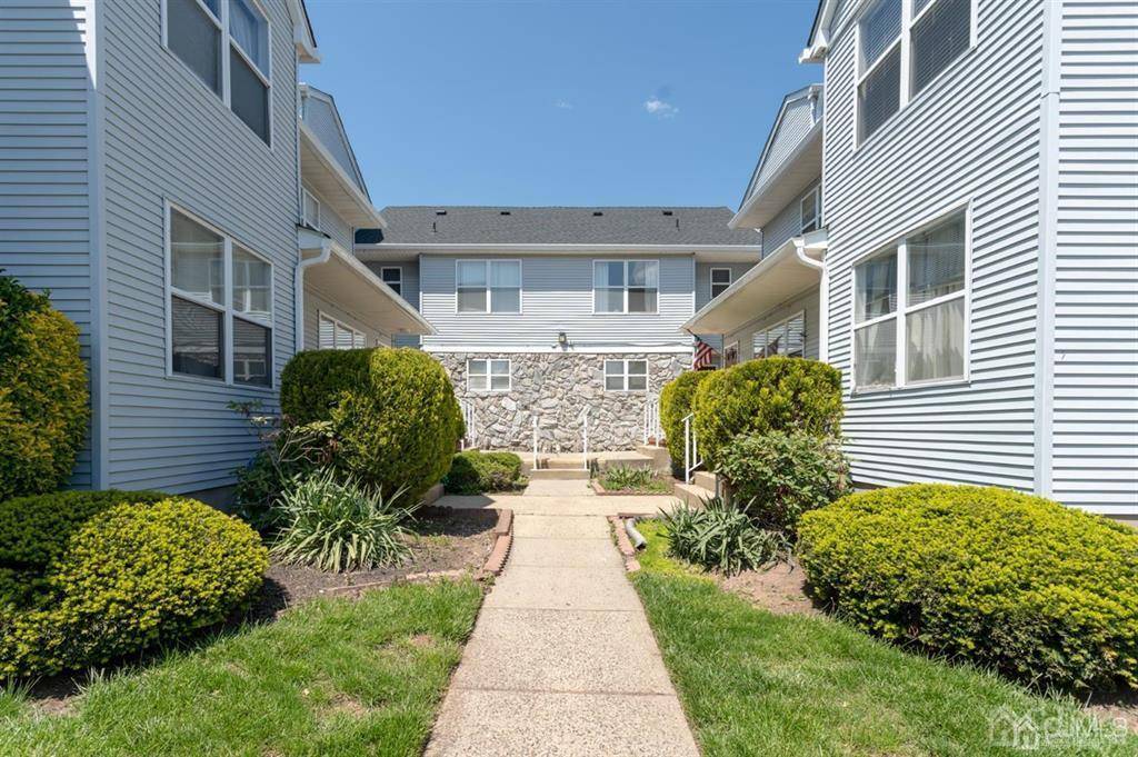 151 KESWICK DR #151, Piscataway, NJ 08854
