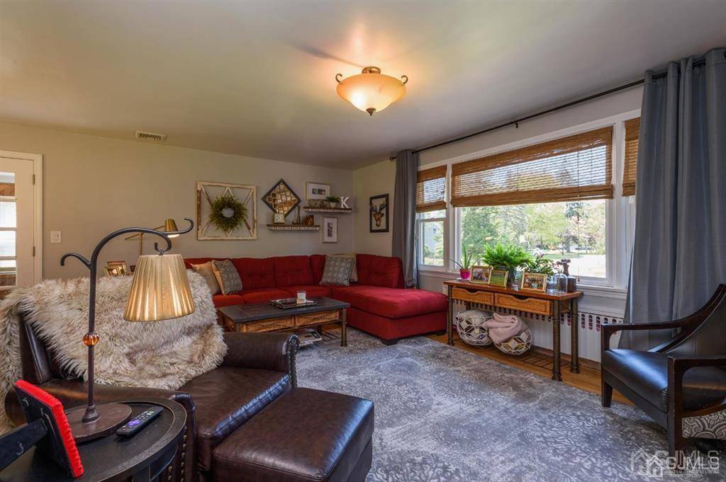 Piscataway, NJ 08854,14 MEADOWBROOK LN